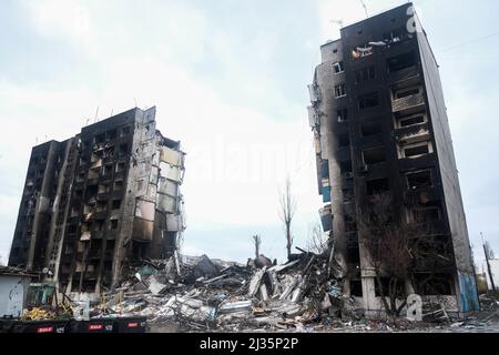 Kyiv, Ukraine. 05th Apr, 2022. A residential building was hit by a missile in Borodyanka, a small village in Kyiv Oblast. As the Russian forces withdrawal from the Kyiv area, the scope of damage and loss of human life as a result of the Russian Invasion has become evident. Instances of specifically targeting civilians whether with executions or targeted airstrikes on residential areas have come to light. Credit: SOPA Images Limited/Alamy Live News Stock Photo