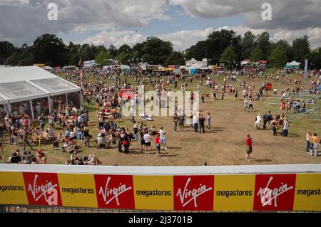 Crowds at V Festival, V2004, Hylands Park, Chelmsford, Essex, Britain - 21 August 2004 Stock Photo
