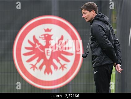 06 April 2022, Hessen, Frankfurt/Main: Frankfurt head coach Oliver Glasner walks across the pitch during Eintracht Frankfurt's final training session ahead of the Europa League first leg against FC Barcelona. Photo: Arne Dedert/dpa Credit: dpa picture alliance/Alamy Live News Stock Photo