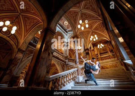 Principal dancer Jerome Anthony Barnes as Rudolf and soloist Claire Souet as mistress Mary Vetsera, during a photocall ahead of Scottish Ballet's world premiere of The Scandal at Mayerling, in the City Chambers, Glasgow. Picture date: Wednesday April 6, 2022. Stock Photo