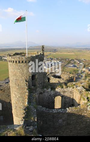 Harlech Castle, Gwynedd, Wales, is a Grade I listed medieval fortification which crowns a sheer rocky crag overlooking the Irish Sea - UK, PETER GRANT Stock Photo