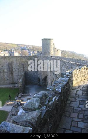 Harlech Castle, Gwynedd, Wales, is a Grade I listed medieval fortification which crowns a sheer rocky crag overlooking the Irish Sea - UK, PETER GRANT Stock Photo