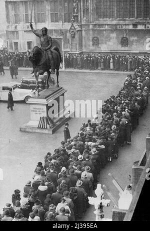 A general view of the huge ***** forming a great queue, which wanted ***** Westminster Hall to file ***** the body of the late King. February 13, 1936. (Photo by The Associated Press). Stock Photo