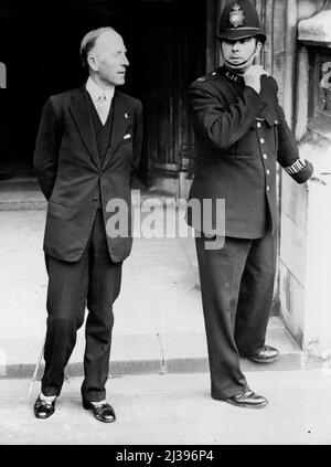 Arriving at the house of Lords to hear the speech on the crisis Lord Londonderry. September 25, 1939. (Photo by London News Agency Photos Ltd.). Stock Photo