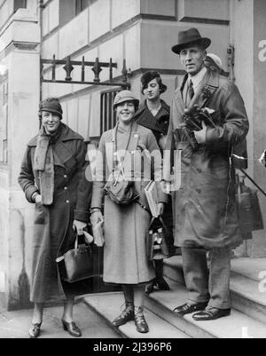 Flying Family Off To Cairo -- Lord Londonderry, with Lady Londonderry (extreme left) and their daughters, leaving their London residence, Londonderry house, this morning, Dec 13. The Marques of Londonderry, who is the secretary of state for air with his wife and daughters left London today, Dec 13, en route for Cairo where they will spend their Christmas holiday. At the end of the vacation, the Marquis will start on an aerial tour of all the R.A.S. depots outside the British isles. December 13, 1933. (Photo by Associated Press Photo). Stock Photo