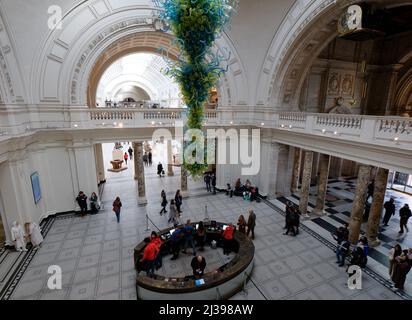 Interior of the Victoria and Albert Museum showing the entrance hall, reception and the rotunda chandelier. London. Stock Photo