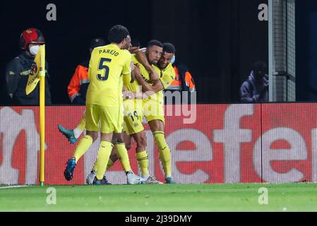 Estadio de la Ceramica, Villarreal, Italy, April 06, 2022, Villareal Players celebrating the goal of Francis Coquelin (Villarreal CF)  during  Villarreal FC vs Byern Munich - UEFA Champions League football match Stock Photo