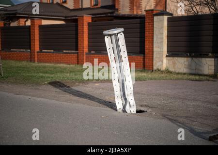 Bucha, Ukraine. 06th Apr, 2022. View of an explosive device in the ground in Bucha, a town near Kyiv that was recently liberated from Russian forces. Russia invaded Ukraine on 24 February 2022, triggering the largest military attack in Europe since World War II. Credit: SOPA Images Limited/Alamy Live News Stock Photo