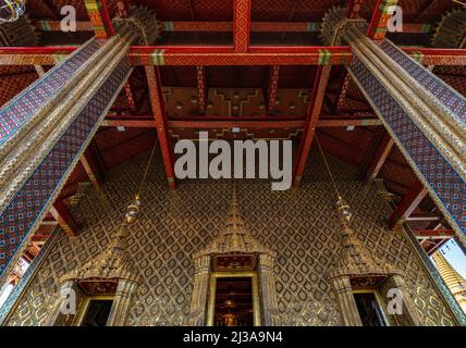Bangkok, Thailand - Mar 29, 2022: The artistic architecture and ceiling decoration of the Chapel of the temple of the emerald buddha at the grand pala Stock Photo