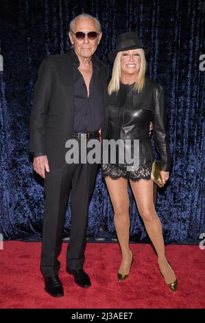 New York, USA. 06th Apr, 2022. (L-R) Alan Hamel and Suzanne Somers attend the Clive Davis 90th Birthday Celebration at Casa Cipriani in New York, NY, April 6, 2022. (Photo by Anthony Behar/Sipa USA) Credit: Sipa USA/Alamy Live News Stock Photo