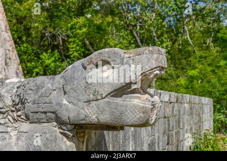 Snake head, Platform of Venus Plataforma de Venus, Chichen Itza, Yucatan, Mexico Stock Photo