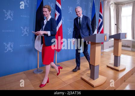 Oslo 20220406.Norway's Prime Minister Jonas Gahr Stoere (Labor Party) meets Estonian Prime Minister Kaja Kallas in the Stoere's residence on Wednesday. Topics for the meeting include the war in Ukraine, security and defense and green energy transition. Photo: Javad Parsa / NTB Stock Photo