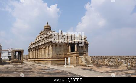 Beautiful temple complex of Chaavundaraya Basadi, Chandragiri Hill, Shravanbelagola, Karnataka, India Stock Photo