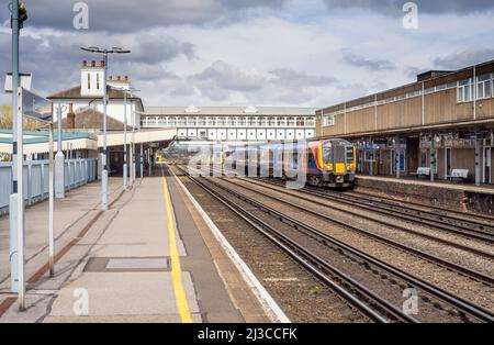 A South Western Railway class 450 electric train calling at Eastleigh railway station, Hampshire, England. Stock Photo