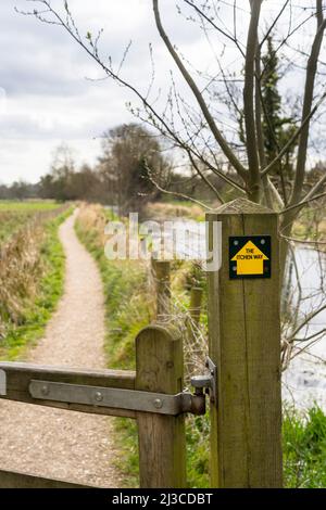 A waymarker arrow sign marking the path of Itchen Way alongside