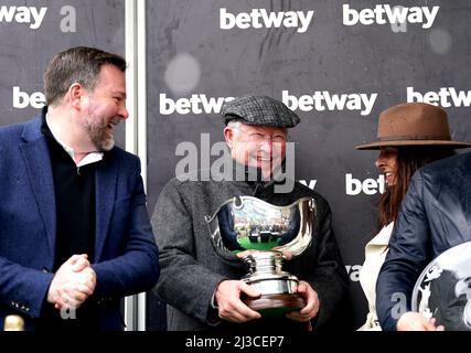 Co-owner Sir Alex Ferguson celebrates with the Betway Bowl trophy after Clan Des Obeaux wins the Betway Bowl Chase at Aintree Racecourse, Liverpool. Picture date: Thursday April 7, 2022. Stock Photo