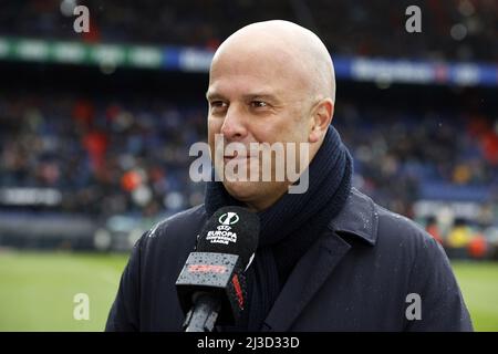 ROTTERDAM - (lr) Feyenoord coach Arne Slot prior to the Conference League match between Feyenoord and Slavia Prague at Feyenoord Stadium de Kuip on April 7, 2022 in Rotterdam, Netherlands. ANP MAURICE VAN STEEN Stock Photo