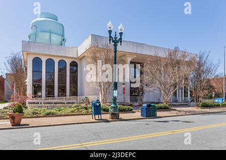 CONCORD, NC, USA-3 APRIL 2022: The Charles A. Cannon Memorial Library in downtown. Stock Photo