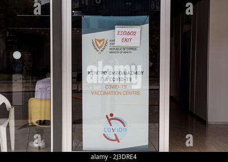 Nicosia, Cyprus. 07th Apr, 2022. A banner inside a vaccination center, Nicosia, Cyprus, on Apr. 7, 2022. Cyprus allows 4th dose vaccination for people over 80 years old. (Photo by Kostas Pikoulas/Sipa USA) Credit: Sipa USA/Alamy Live News Stock Photo