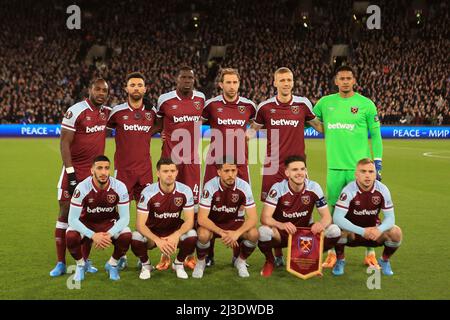 London, UK. 07th Apr, 2022. West Ham United's starting 11 team pose for a team photograph prior to kick off. UEFA Europa league match, quarter-final 1st leg, West Ham Utd v Lyon at the London Stadium, Queen Elizabeth Olympic Park in London on Thursday 7th April 2022. this image may only be used for Editorial purposes. Editorial use only, license required for commercial use. No use in betting, games or a single club/league/player publications. pic by Steffan Bowen/Andrew Orchard sports photography/Alamy Live news Credit: Andrew Orchard sports photography/Alamy Live News Stock Photo