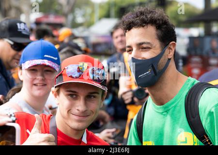 Melbourne, Australia. 07th Apr, 2022. Daniel Ricciardo of Australia and McLaren poses for photographs with fans along the Melbourne Walk ahead of the 2022 Australian Grand Prix at the Albert Park Grand Prix circuit. (Photo by George Hitchens/SOPA Images/Sipa USA) Credit: Sipa USA/Alamy Live News Stock Photo
