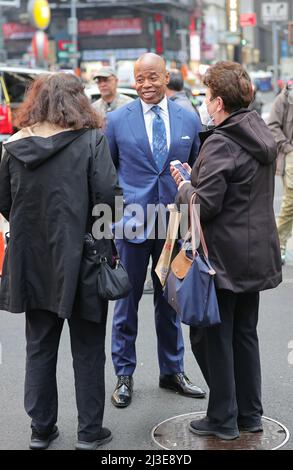 Times Square, New York, USA, April 07, 2022 - New York City Mayor Eric Adams during the unveiling at The Broadway Grand Gallery in Times Square in New York City. Mayor Eric Adams Stop to Greet Tourists from France after His Speech at the Time Square Alliance Event. Photo: Luiz Rampelotto/EuropaNewswire PHOTO CREDIT MANDATORY. Stock Photo