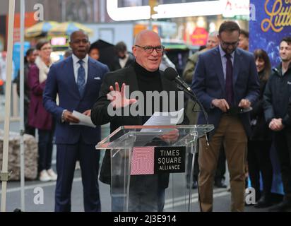 New York, NY, USA. 7th Apr, 2022. Times Square, New York, USA, April 07, 2022 - Singer Donnie Kehr during the unveiling at The Broadway Grand Gallery in Times Square in New York City. Photo: Luiz Rampelotto/EuropaNewswire.PHOTO CREDIT MANDATORY. (Credit Image: © Luiz Rampelotto/ZUMA Press Wire) Stock Photo