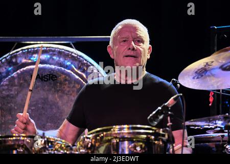 Southampton, UK. 07th Apr, 2022. Carl Fredrick Kendall Palmer, English drummer, and bassist, best known as a founding member of the British progressive rock and supergroup Emerson Lake and Palmer (ELP), Asia, touring drummer for The Crazy World of Arthur Brown, founding member of Atomic Rooster, and Prog God Award winner, performs with Carl Palmer's ELP Legacy at the 1865 Credit: SOPA Images Limited/Alamy Live News Stock Photo