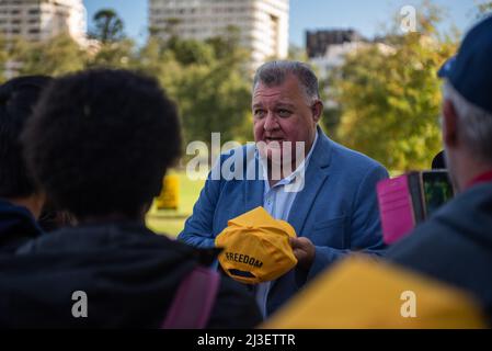 8th April 2022, Melbourne, Australia. Craig Kelly hosts a meet and greet barbecue in Fawkner Park. Credit: Jay Kogler/Alamy Live News Stock Photo