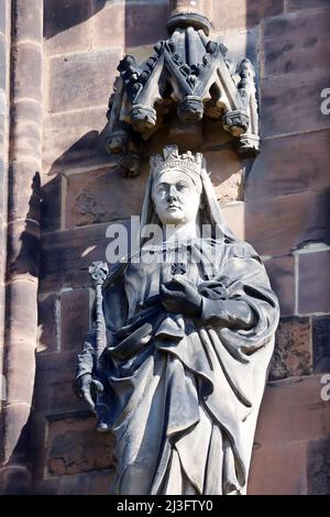 Statue of xx on the west front of Lichfield Cathedral, Staffordshire, England Stock Photo