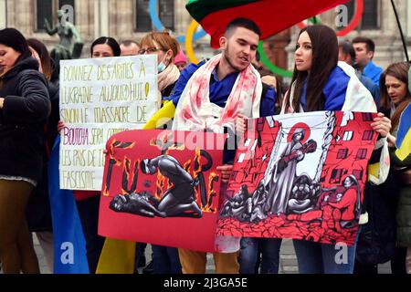 Demonstration gathering against the invasion of Ukraine by Russia, in memory of the victims of the genocide of Boutcha in Ukraine, on the square of the Town Hall. Portrait of a young woman demonstrator holding a sign with the message bucha, with the colors of the Ukrainian flag and a broken heart, during the demonstration. Paris, France on April 6, 2022. Photo by Karim Ait Adjedjou/Avenir Pictures/ABACAPRESS.COM Stock Photo