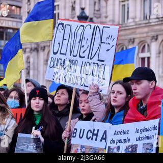 Demonstration gathering against the invasion of Ukraine by Russia, in memory of the victims of the genocide of Boutcha in Ukraine, on the square of the Town Hall. Portrait of a young woman demonstrator holding a sign with the message bucha, with the colors of the Ukrainian flag and a broken heart, during the demonstration. Paris, France on April 6, 2022. Photo by Karim Ait Adjedjou/Avenir Pictures/ABACAPRESS.COM Stock Photo