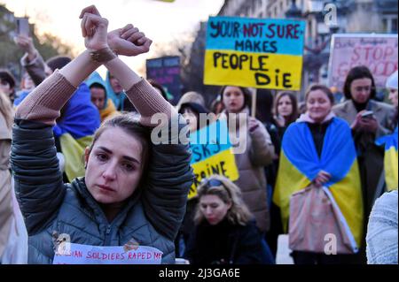 Demonstration gathering against the invasion of Ukraine by Russia, in memory of the victims of the genocide of Boutcha in Ukraine, on the square of the Town Hall. Portrait of a young woman demonstrator holding a sign with the message bucha, with the colors of the Ukrainian flag and a broken heart, during the demonstration. Paris, France on April 6, 2022. Photo by Karim Ait Adjedjou/Avenir Pictures/ABACAPRESS.COM Stock Photo