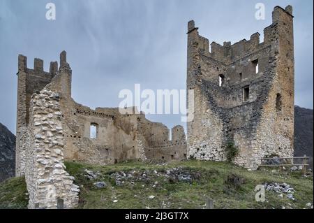 France, Ariege, Pyrenees massif, Niaux, Norrat, the ruins of the castle of Arquizat or Miglos Stock Photo