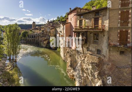 France, Isere (38), Vercors Regional Nature Park, Pont en Royans, the houses hanging on the cliff above the Bourne river Stock Photo
