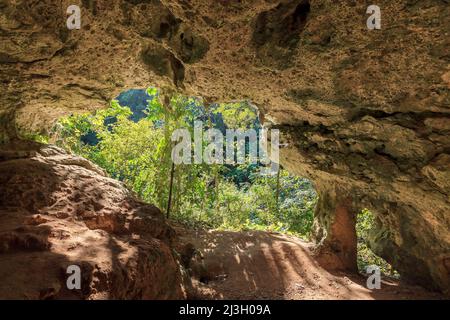 Philippines, Palawan, Quezon, Tabon Caves Complex and Lipuun Point Reservation, Manunggul cave where many pottery dating from the Neolithic period have been found Stock Photo