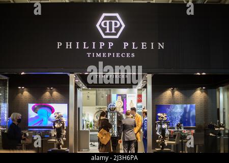 Munich, Germany. 08th Apr, 2022. Philipp Plein on April 8, 2022 at the Inhorgenta trade fair for jewlery and gems in Munich, Germany. Close to 0% percent of the people wear a mask. Prior to the trade fair the organizer Messe Munich was heavily critized, because they refuse to even think about a mandatory mask at the trade fair or an access only for vaccinated or tested people. (Photo by Alexander Pohl/Sipa USA) Credit: Sipa USA/Alamy Live News Stock Photo