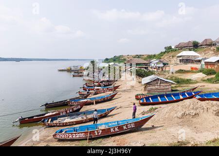 Uganda, Rubirizi district, Katunguru, the village and the fishermen near Kazinga channel Stock Photo