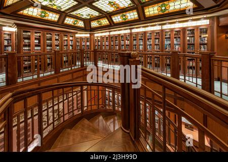 Onboard interiors of the Cunard Vista class cruise ship, Queen Victoria. Stock Photo