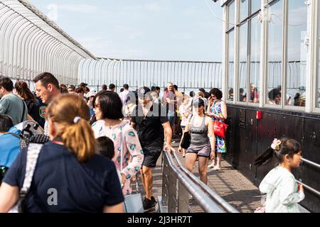 W 34 Street & 5 Av, New York City, NY, USA, People at the top of the Empire State Building Stock Photo