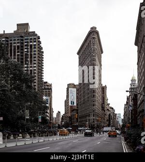 FLATIRON DISTRICT, New York City, NY, USA, Historic Flatiron or Fuller Building, a 22 Story triangular shaped steel framed Landmark located in Manhattan's Fifth Ave was completed in 1902. Stock Photo