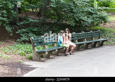 Central Park West, historic district, New York City, NY, USA, Young Boy and Girl at Central Park 14 years old caucasian teenager girl and 12 years old caucasian teenager boy - both with brown hair and summer styling at central park Stock Photo