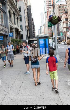 W 26TH Street & 5th Av, New York City, NY, USA, Boy and girl on the streets in New York Stock Photo