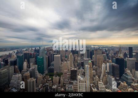 W 34 Street & 5 Av, New York City, NY, USA, Drone shot / Aerial taken next to the Empire State Building with a panoramic view of Manhattan Stock Photo
