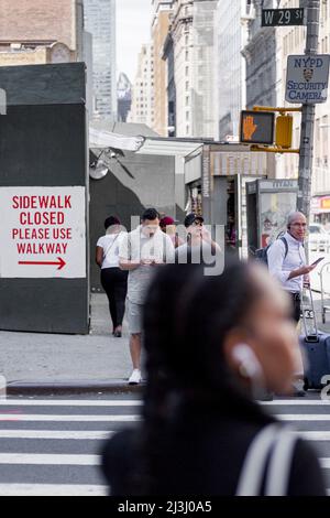 28 ST, New York City, NY, USA, Sidewalk closed Stock Photo