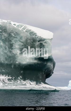 Antarctica, Southern Ocean, South Orkney Islands, Iceberg Bay. Rare green iceberg, scientific term 'Jade Ice' off the coast of Coronation Island. Stock Photo