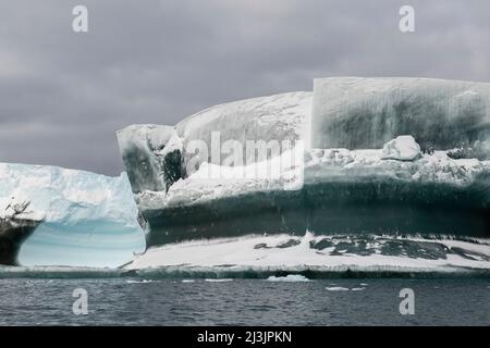 Antarctica, Southern Ocean, South Orkney Islands, Iceberg Bay. Rare green iceberg, scientific term 'Jade Ice' off the coast of Coronation Island. Stock Photo