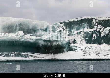 Antarctica, Southern Ocean, South Orkney Islands, Iceberg Bay. Rare green iceberg, scientific term 'Jade Ice' off the coast of Coronation Island. Stock Photo