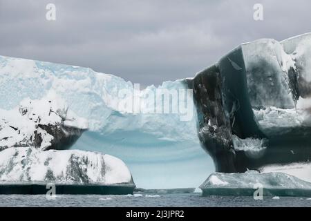 Antarctica, Southern Ocean, South Orkney Islands, Iceberg Bay. Rare green iceberg, scientific term 'Jade Ice' off the coast of Coronation Island. Stock Photo