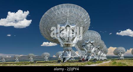 The VLA - Very Large Array - Radio Telescope in Socorro, New Mexico An astronomical interferometer is an array of telescopes or mirror segments acting Stock Photo